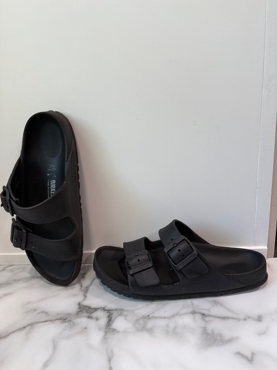 Birkenstock Shoes - Birkenstock Arizona women’s size 38 EVA sandal in black